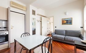Bright & Comfy Apartment With Parking