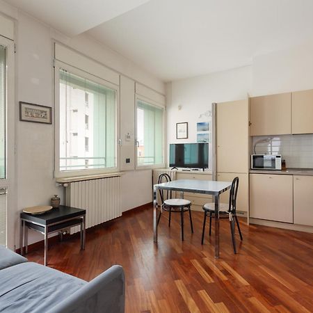 Bright & Comfy Apartment With Parking Milan Extérieur photo