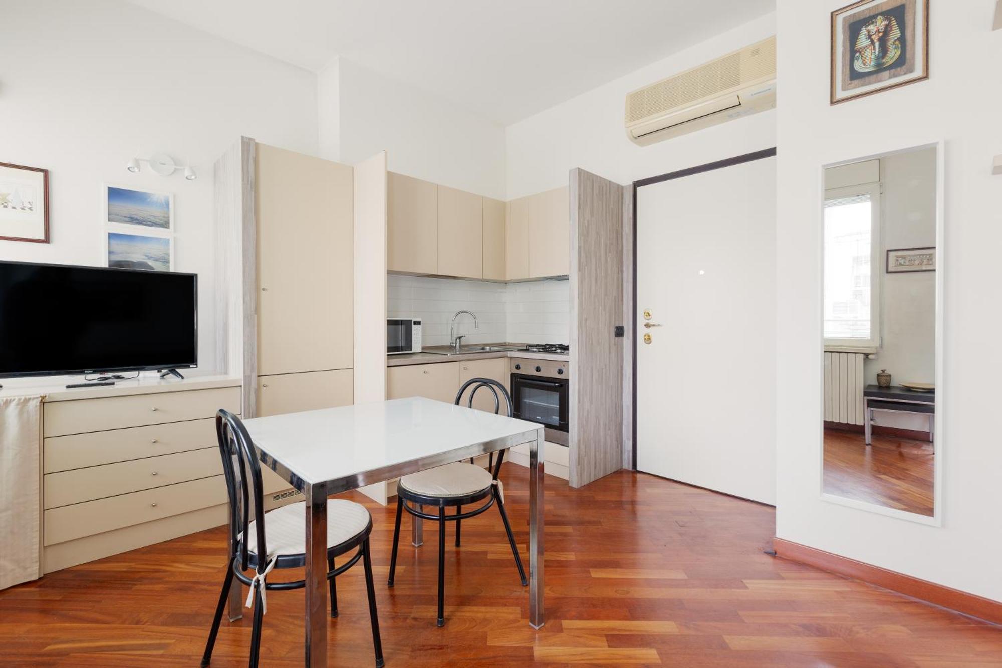 Bright & Comfy Apartment With Parking Milan Extérieur photo